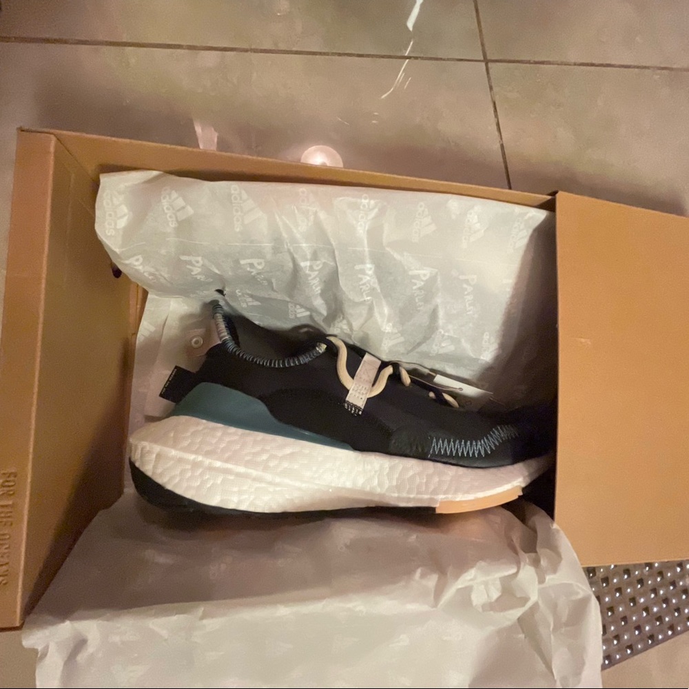 Adidas Ultraboost 21 X Parley. Men’s 6, Women’s 7